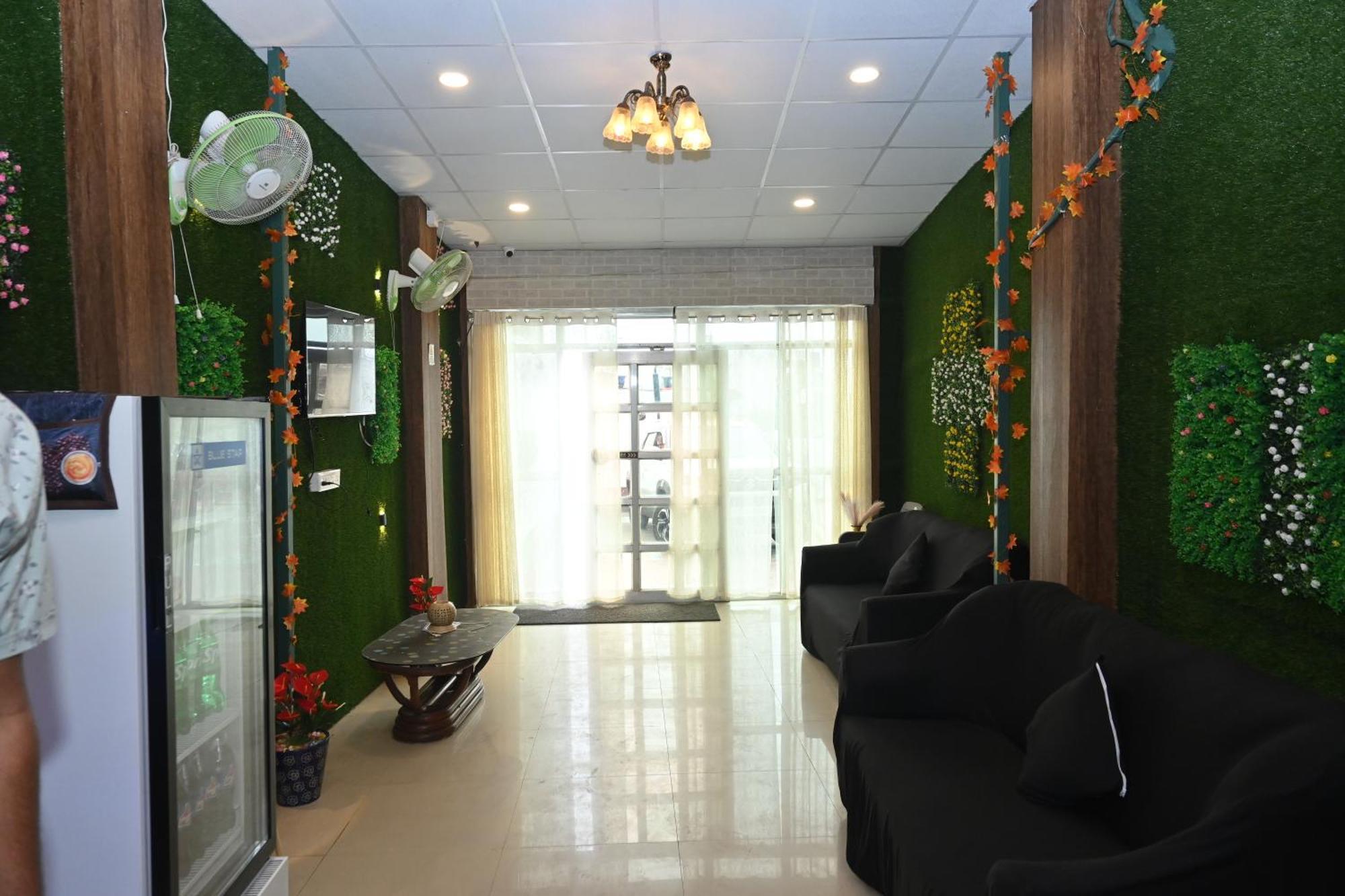 פורי Hotel The Finch מראה חיצוני תמונה
