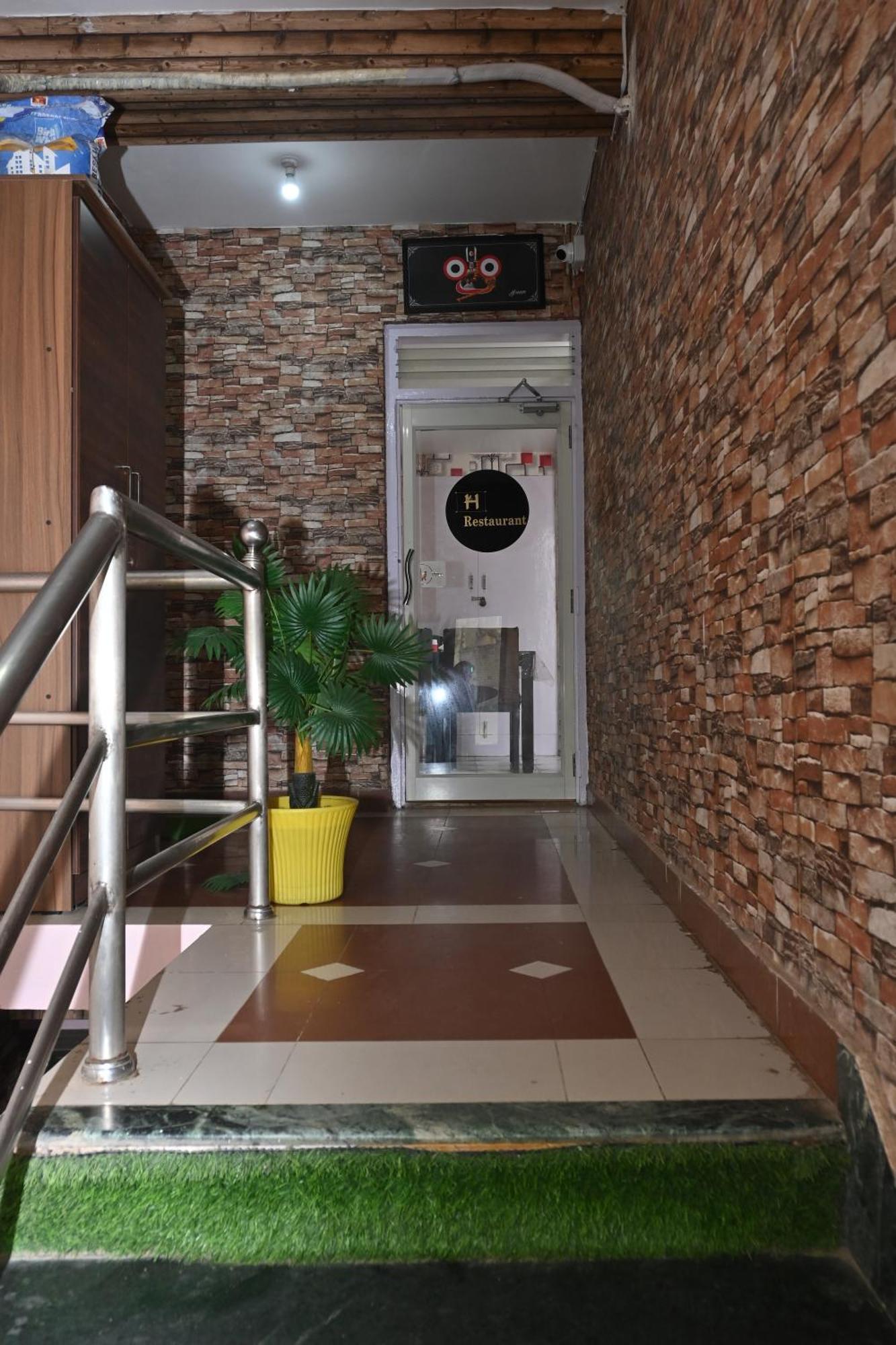 פורי Hotel The Finch מראה חיצוני תמונה